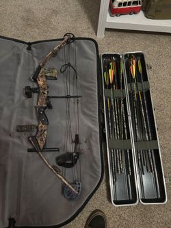 PSE COMPOUND BOW WITH ARROWS