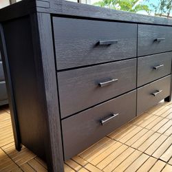 Awesome Dresser!!