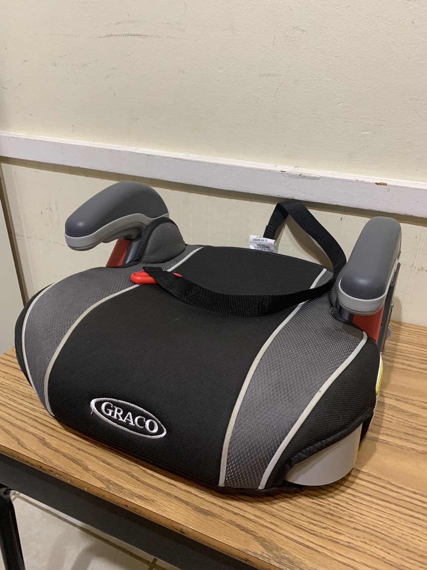 GRACO Booster Seat.  (Manufacture Dater 2018)