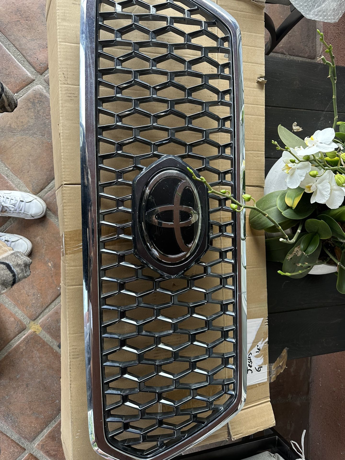 TACOMA 2018 OEM Grill