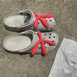 Staples Sidewalk Crocs Size 11