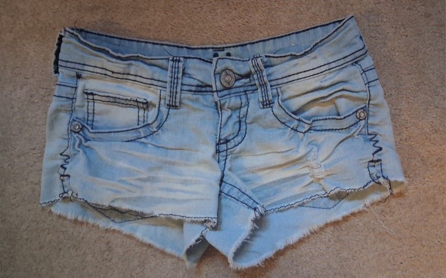 JUNIORS SIZE 0 REIGN SHORTS