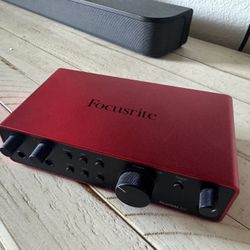 Focusrite Scarlett 2i2 (4th Gen) - Studio-Quality Audio Interface