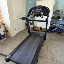 Horizon 7.4 AT Treadmill 