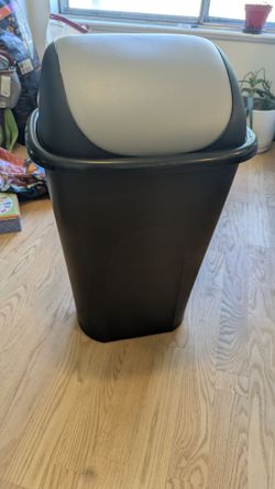 Black kitchen trash can