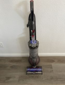 Dyson Vacuum (Read Details)
