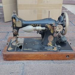 1910 Vintage Singer Sewing Machine
