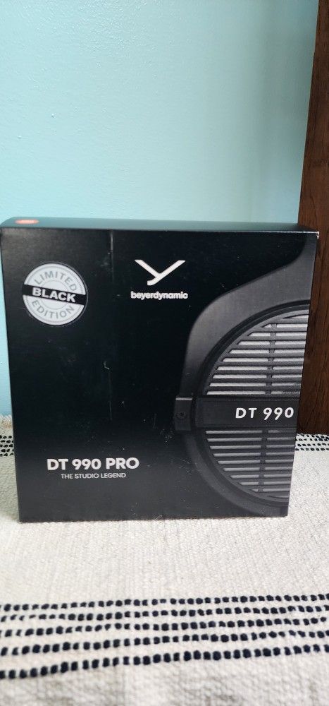 Beyerdynamic DT 990 PRO Headphones