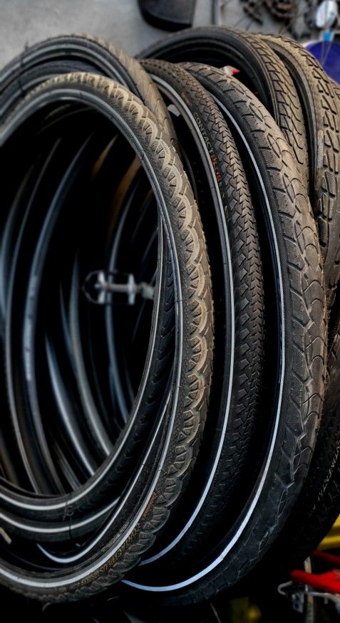 Schwalbe Reflective Road Bike Tires - 700c Sizes