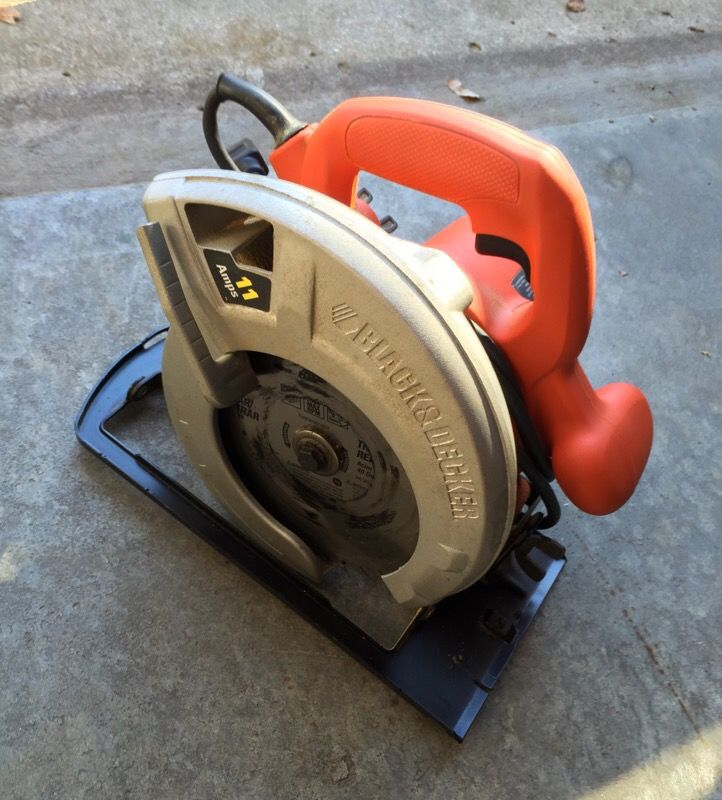 Black & Decker CS1000 Circular Saw