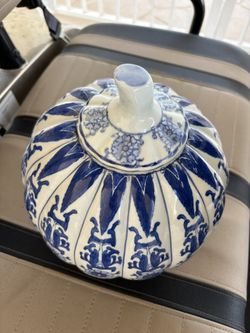 Blue & White Asian Chinese Chinoiserie Vintage Covered Pumpkin Ginger Jar. Beautiful!
