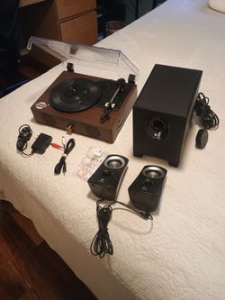 Vintage Record Player + Logitech Z313 Speaker System – Complete Setup