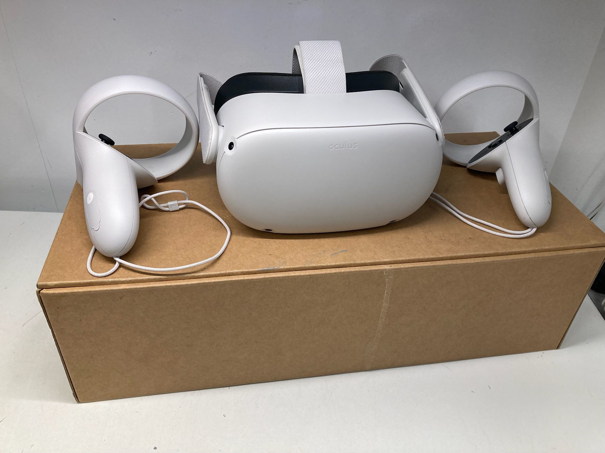 Meta Oculus Quest 2 64GB Standalone VR Headset for Sale in Lynn