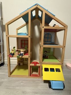 Melissa and Doug Dollhouse