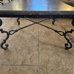 Coffee table/end table set.