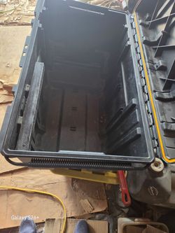 DEWALT ROLLING TOOL BOX LIKE NEW