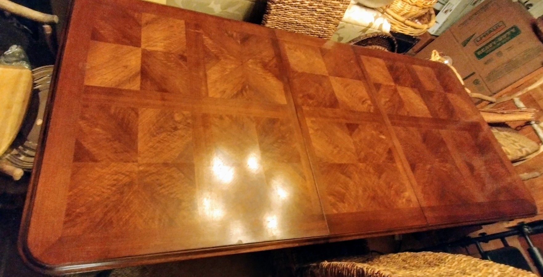 VINTAGE ANTIQUE EXTENTION DINING TABLE WITH MULTIPLE LEAVES