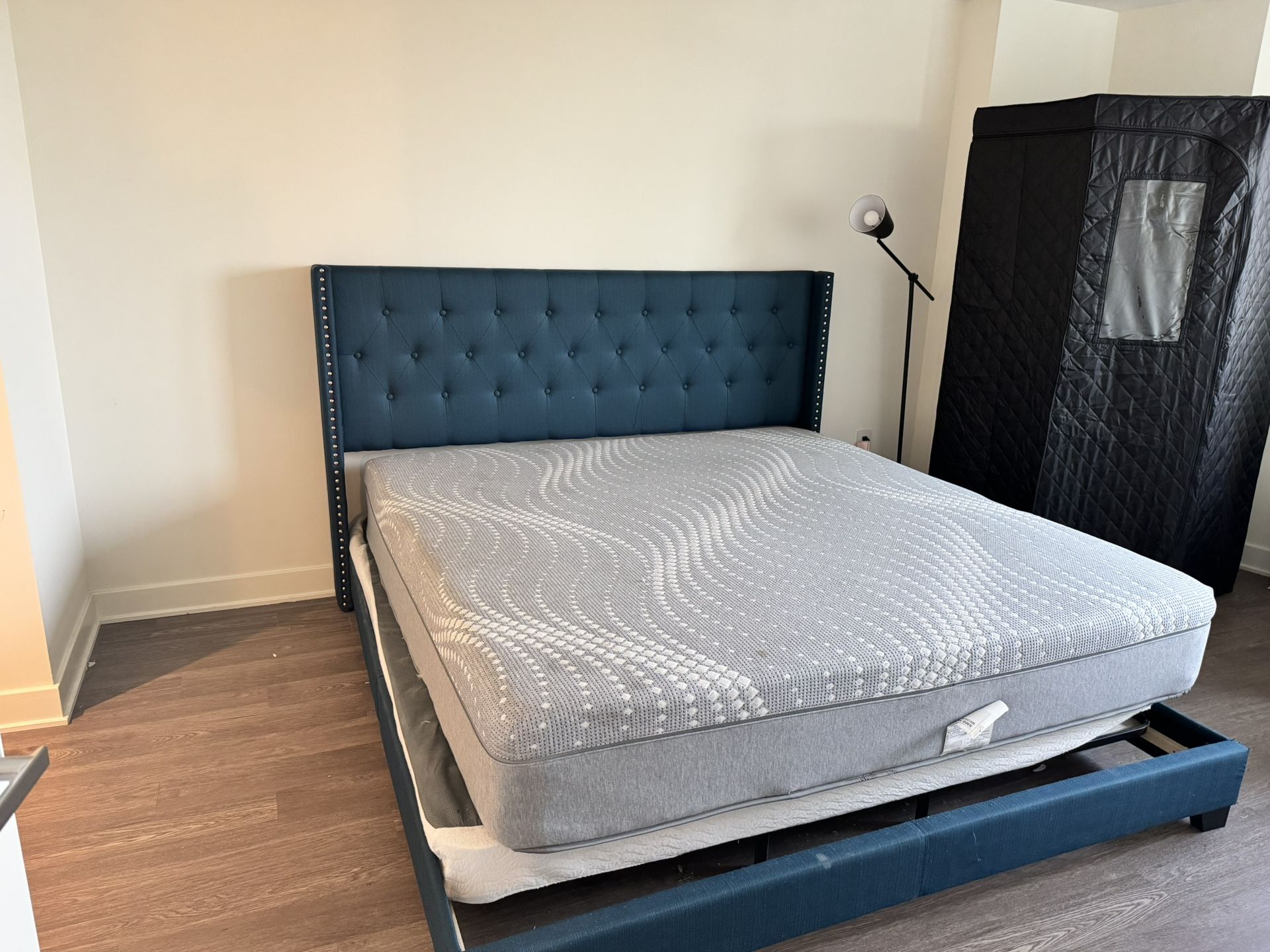 King Bed Set – SEALY Hybrid Mattress + Box Spring + Upholstered Frame