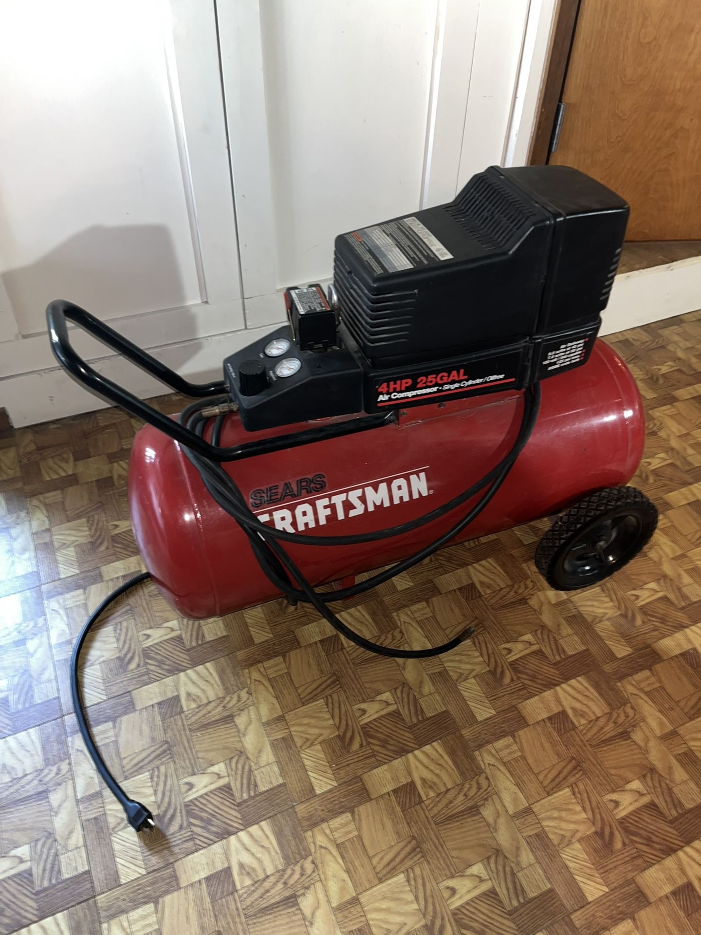 Craftsman 4HP 25 Gallon Air Compressor 125psi Max