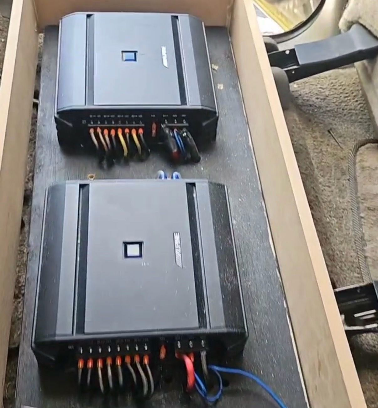 Alpine amplifier