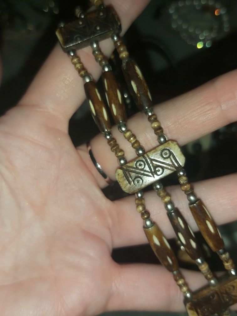 Necklace Choker Bone?