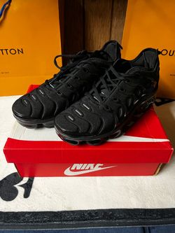 Black Nike Vapormaxes | 8.5