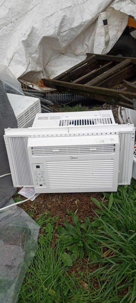 2 GE Window Unit Air Conditioner 5000  BTU  115 Volts