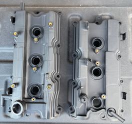 Nissan 3.5L Valve Covers with Gaskets