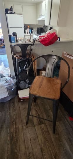 2 Barstools