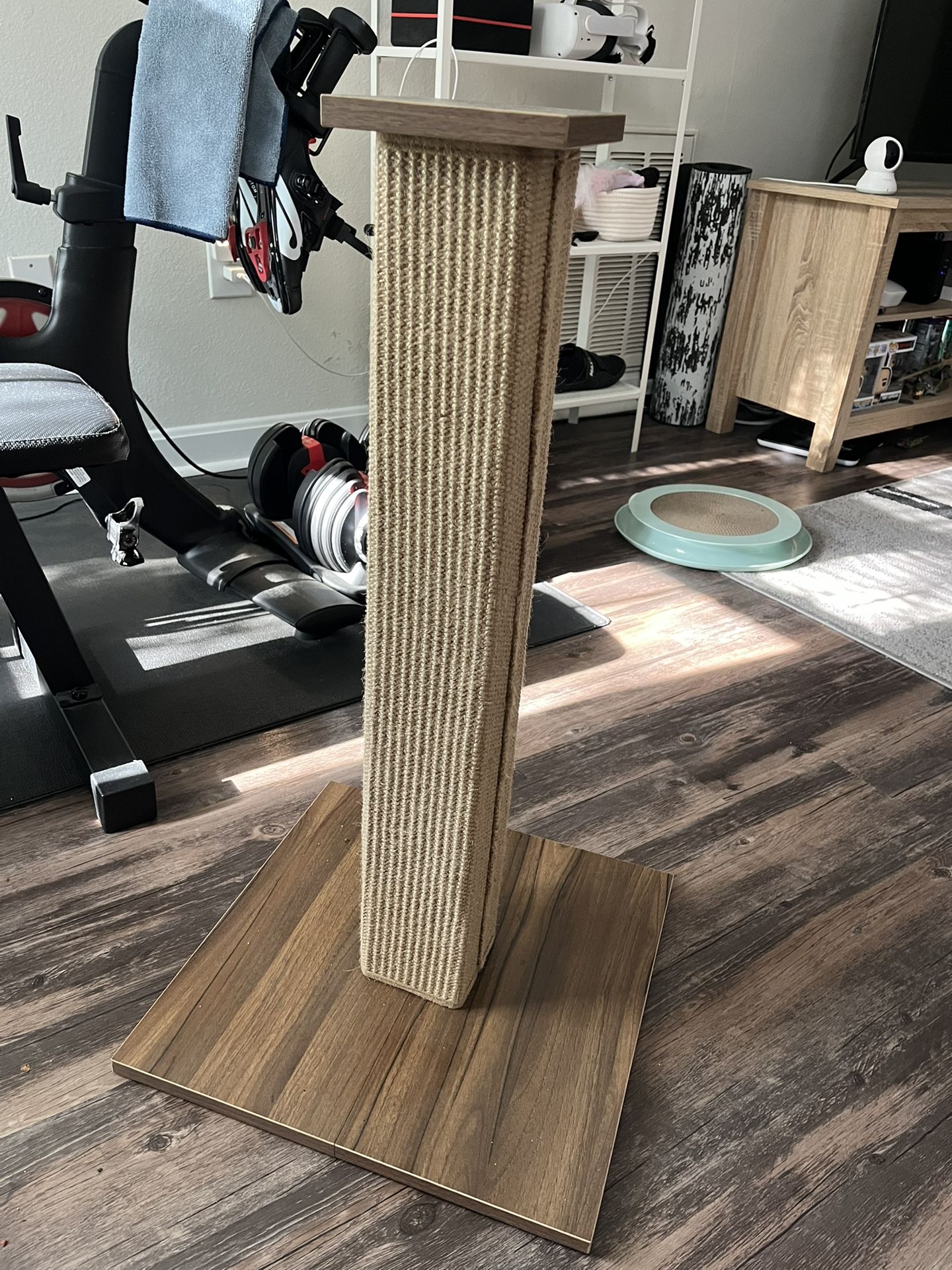Brand New Whisker City Sisal Cat Scratching Post (petsmart)$30 OBO