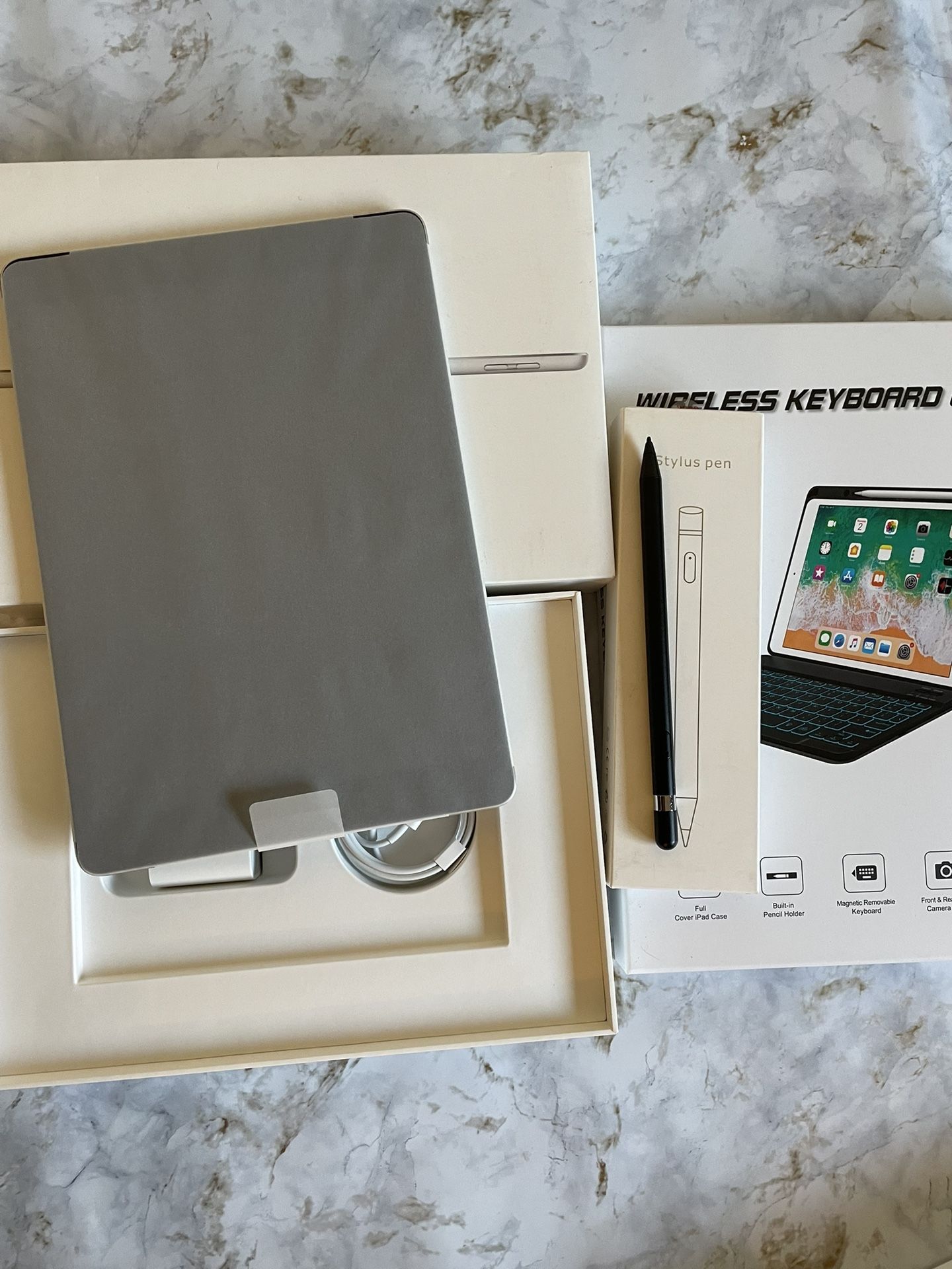 iPad 9th Generation New Open Box with Keyboard and Pencil
