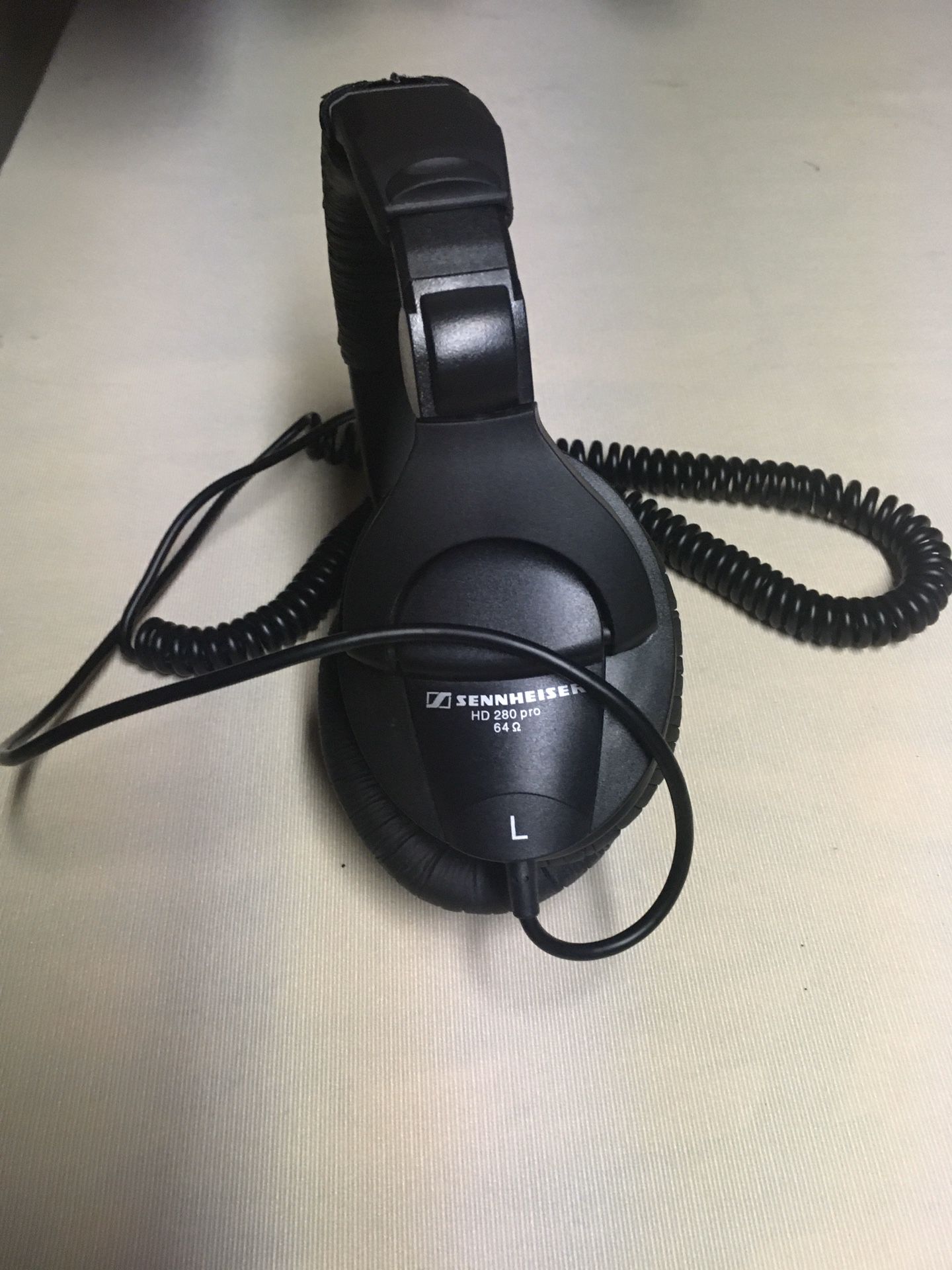 Headphones sennheiser. Hd. 280 pro 64. Cable 10 foot. Price 120 dollars