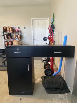 Salon booth/ nail desk