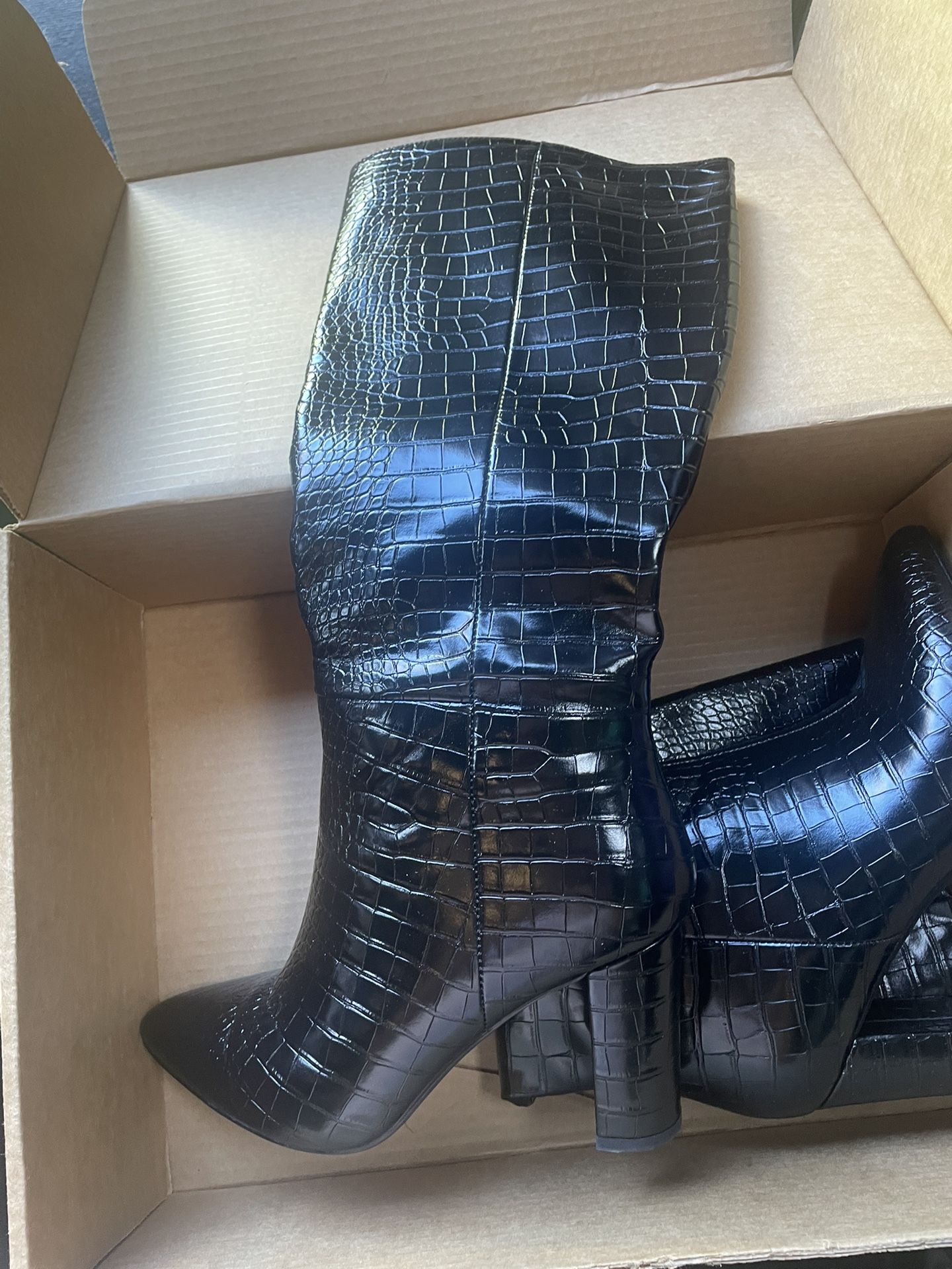 New Size 8 Women’s Boots 