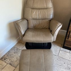 Dutailier Glider Rocking Chair for Sale in Chandler AZ OfferUp