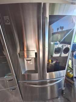 Lg Frenchdoor Refrigerator with glass door