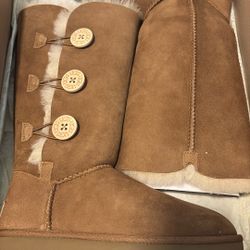 UGG - Brand New - Bailey Button
