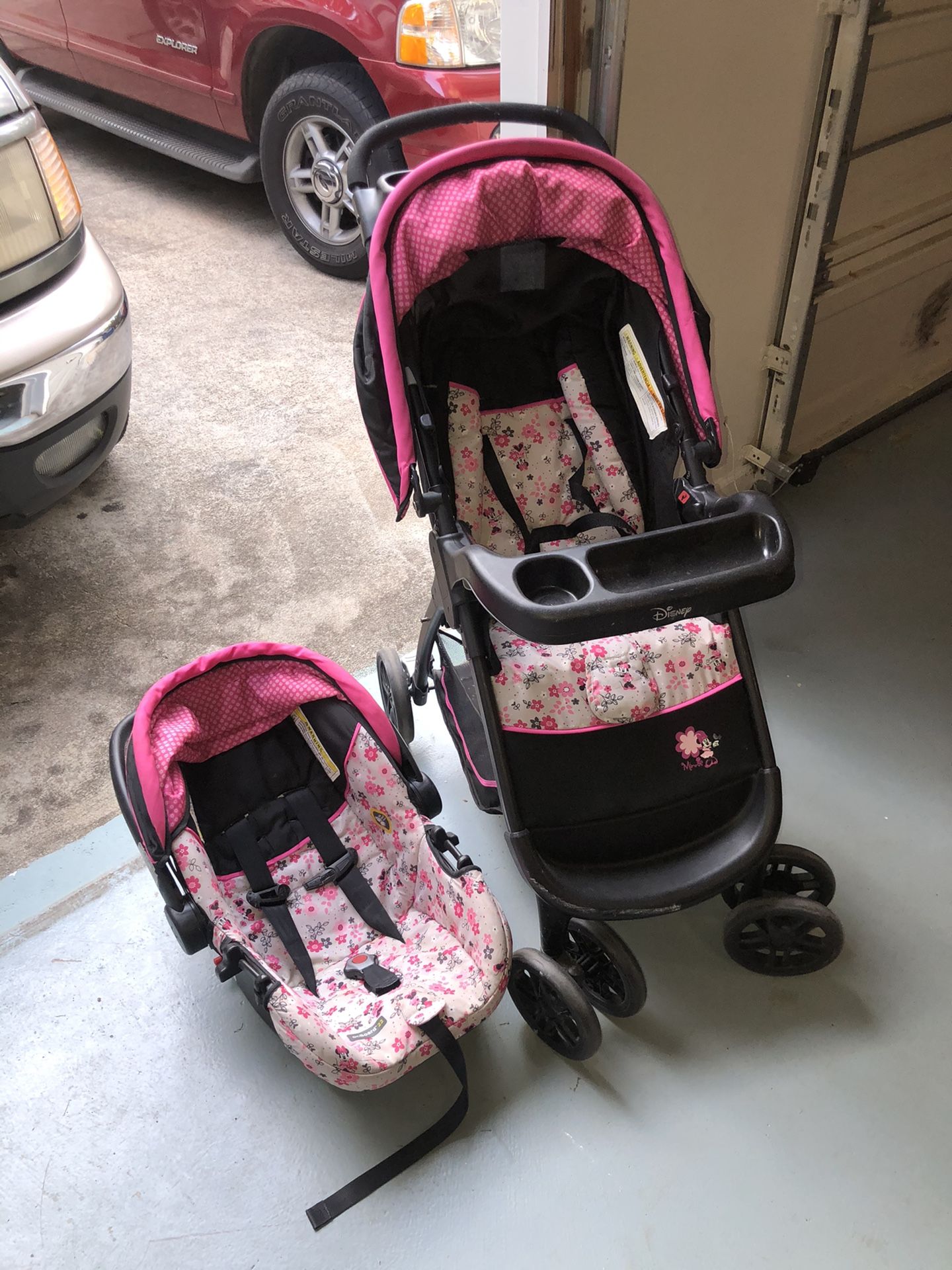 Minnie Mouse Stroller with Car seat !