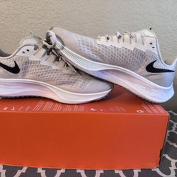 Nike Air Pegasus 37 TB.  Mens Size 8.  $25.  In Great Condition