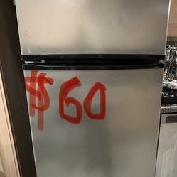 Whirlpool Fridge W Auto Ice Maker $60