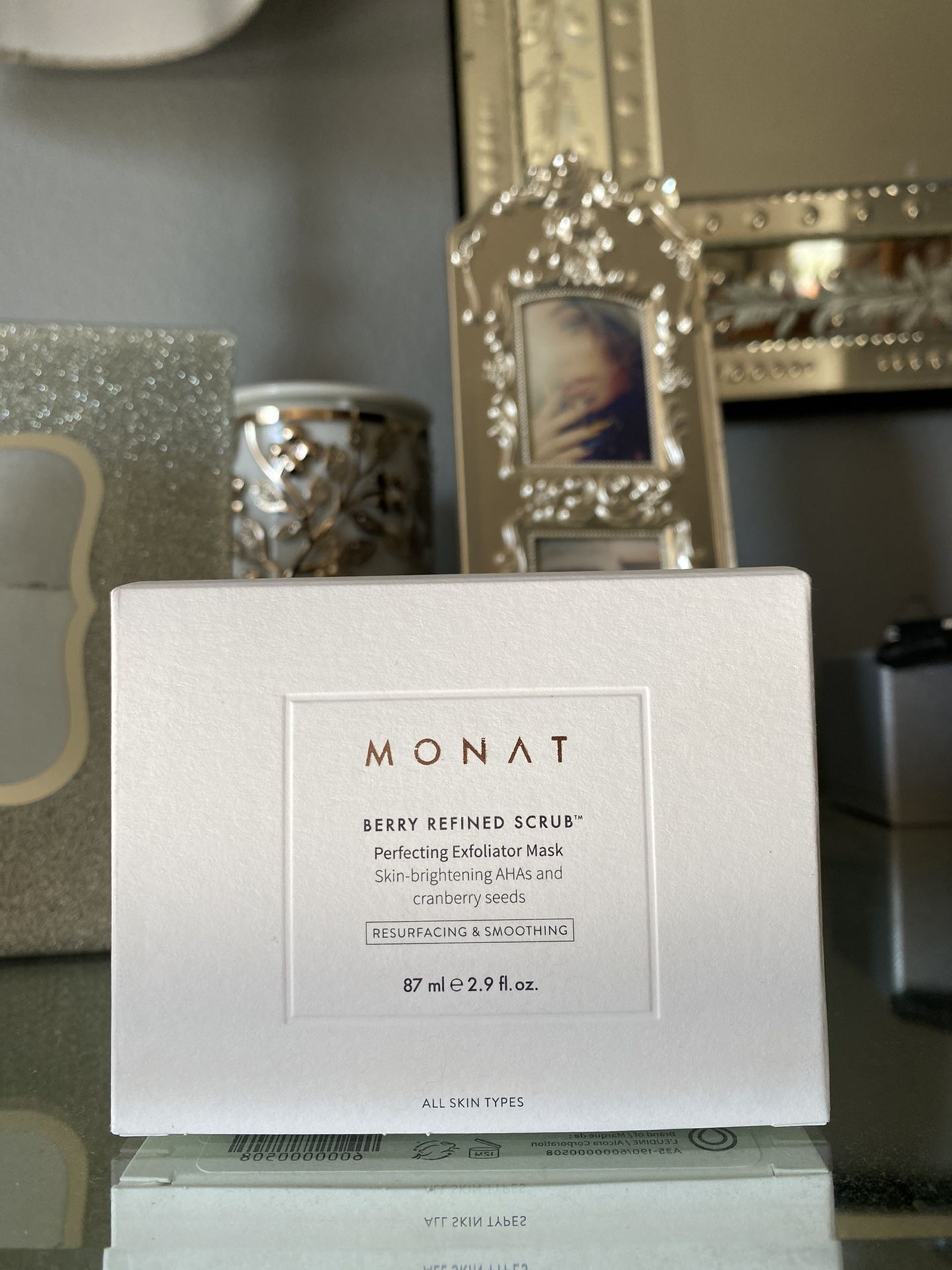 Monat Berry Scrub