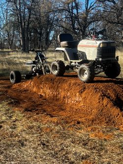 Riding lawnmower with a 250 cc engine with reverse Riding lawnmower with the 250 cc engine with reverse