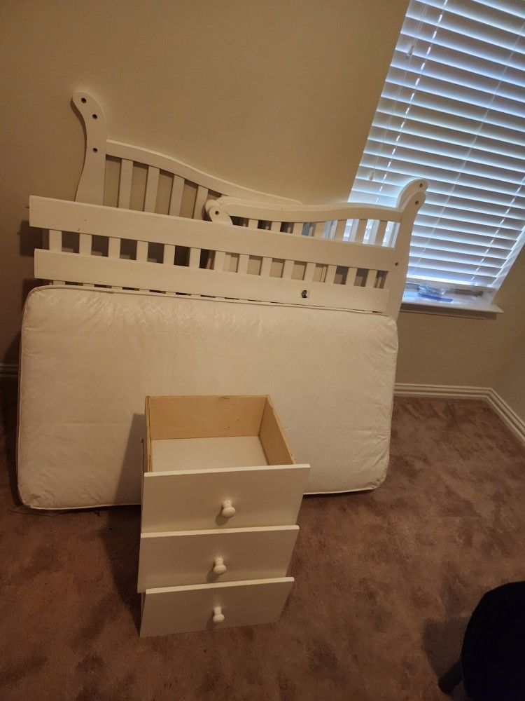 Sorelle Princeton Elite Crib with Changing Table + Mattress 