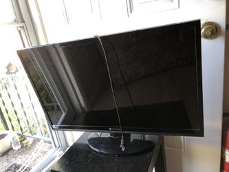 Elements Electronics 32” TV ELEFW327