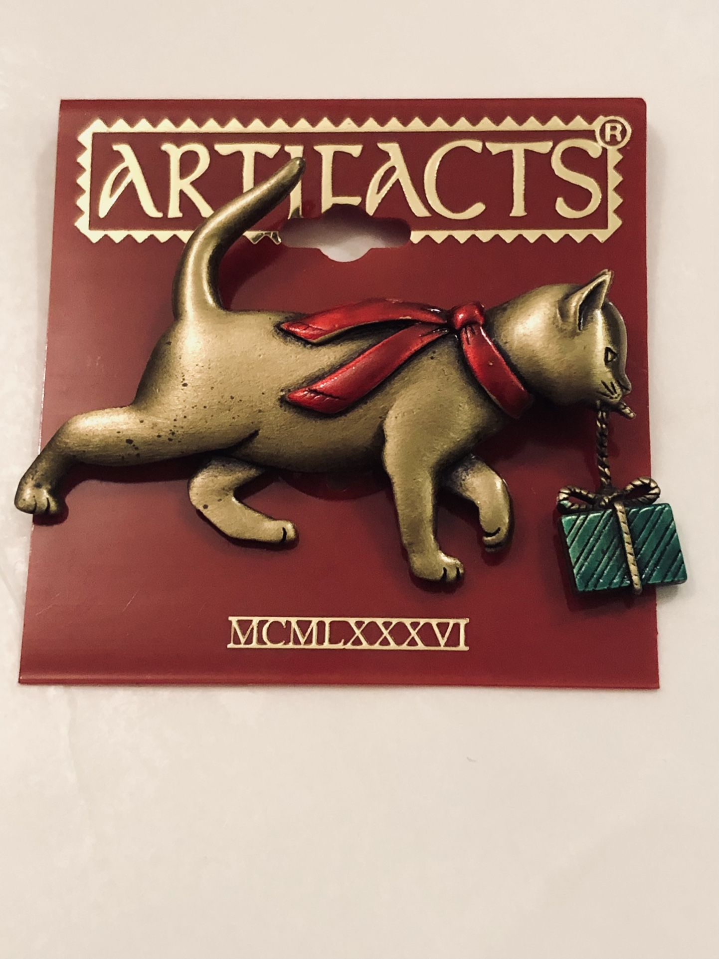 Beautiful Ladies Holiday Brooches Pin 