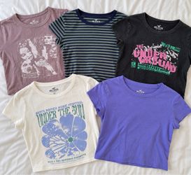 Hollister T-Shirts Bundle of 5 size xs