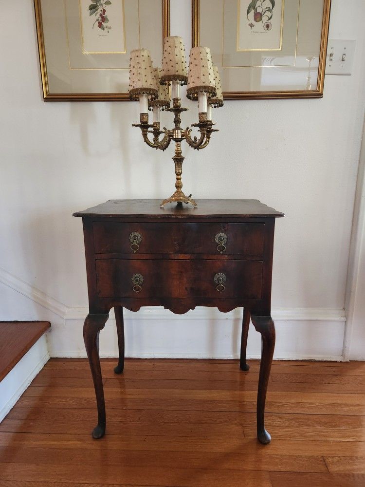 Beautiful Antique Table ~England 