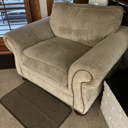 Lazy Boy Oversized Chair With Grommets 