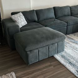 4 Seat Sectional +2 Ottomans 