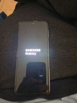 Samsung flip 5 with black spot and line